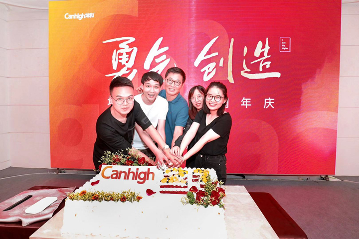 1566435069350292.jpg 切蛋糕_副本.jpg